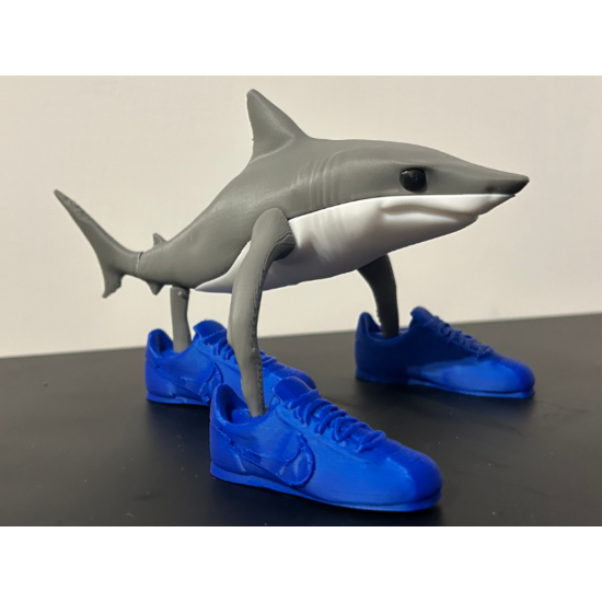 Ayakkabılı Köpekbalığı Figürü - 3D Yazıcı Sürrealist Biblo - Mavi Sneakerlı Köpekbalığı Heykelcik