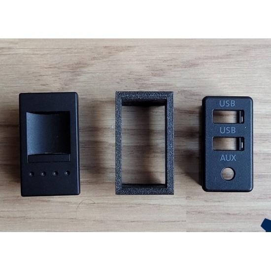 Üniversal Araç İçi USB ve AUX Giriş Paneli Çerçevesi - Siyah